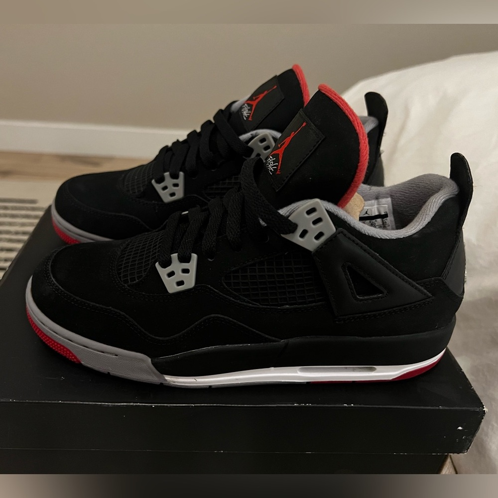 Authentic New Jordan 4 Retro/ Black cement (2012)(GS) size 7Y/ in women 8.5-9